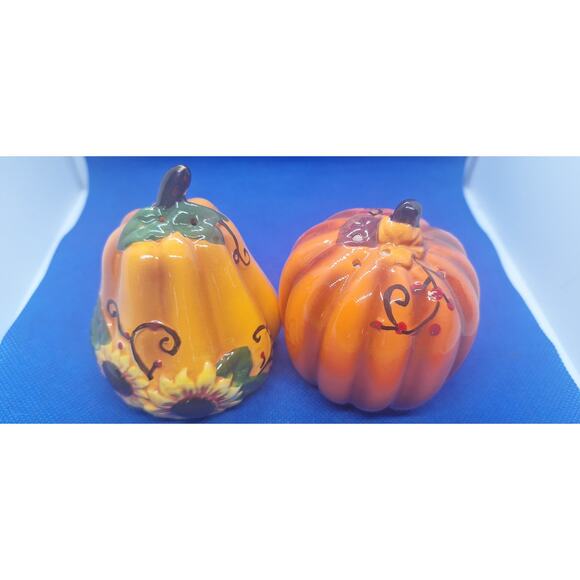 Pumpkins & Sunflowers- Salt & Pepper Shaker Set- Excellent Estate Find. Vibrant! - Picture 1 of 6